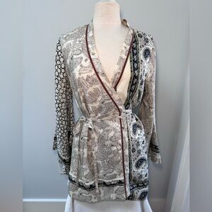BCBG MAXAZRIA Silk Kimono Top. Size L.